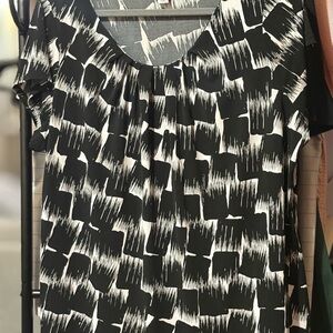 Worthington Black & White Abstract Print Short Sleeve Top